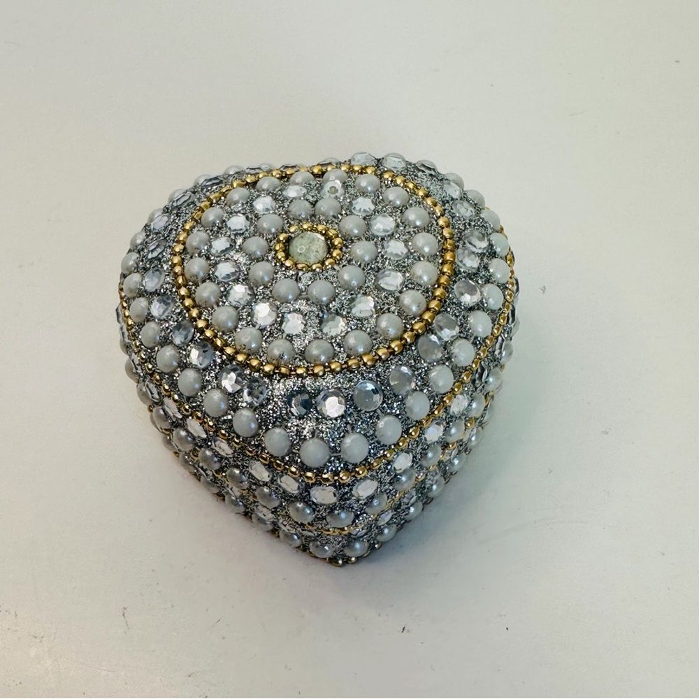 Heart Shaped Crystal Pearl Lined Metal Trinket Box‎ 3x3x1.5